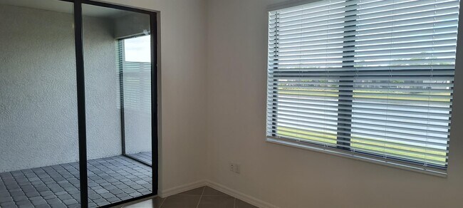 Building Photo - 2065 Mackerel St
