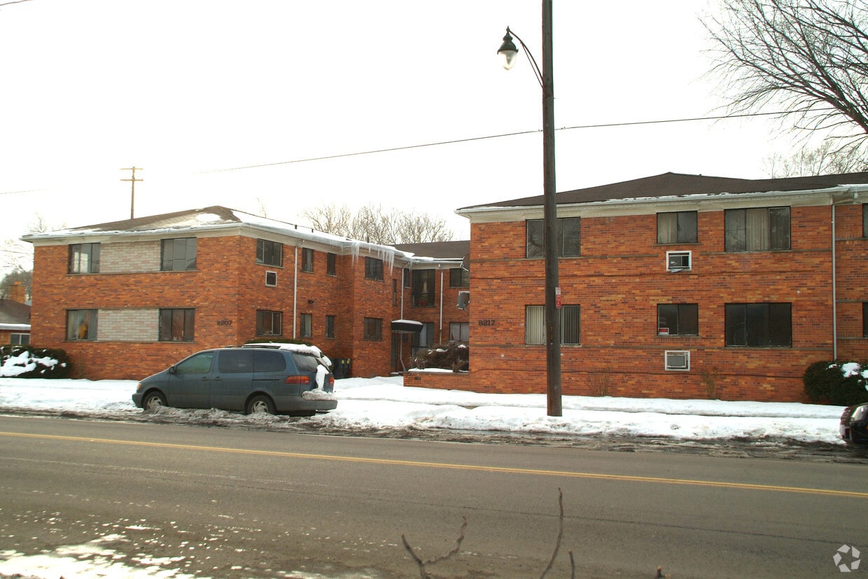 Schaefer Manor - Schaefer Manor Apartments