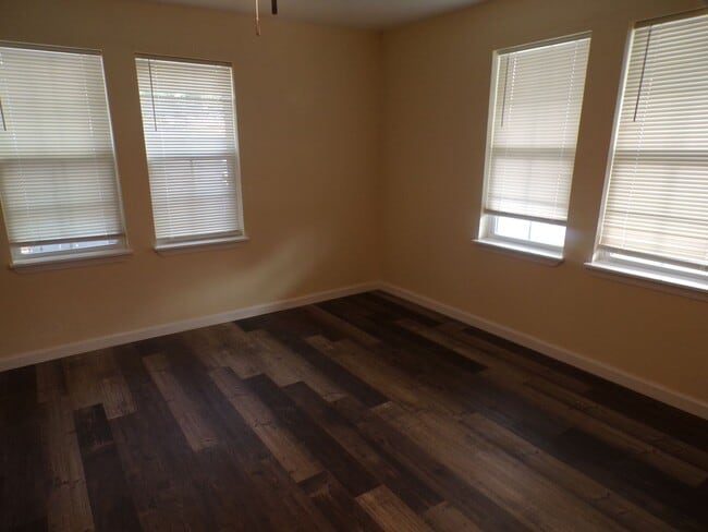 Building Photo - Fresh Installed Floors !!! Upgraded Bathro...