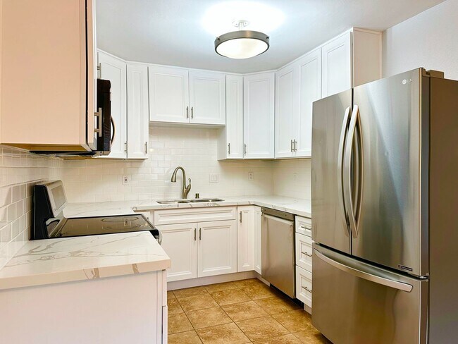 Foto del edificio - Beautiful home in Linda Vista across from USD