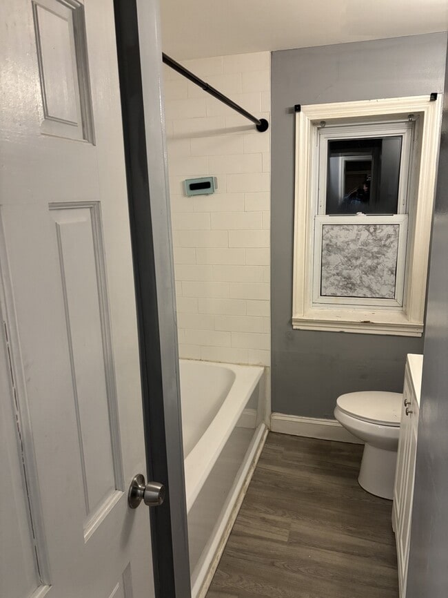 Building Photo - 72 Park St