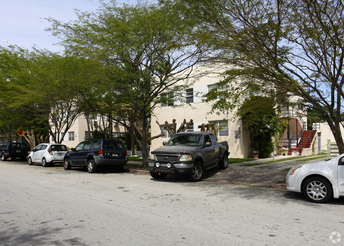 Primary Photo - 221 Zamora Ave