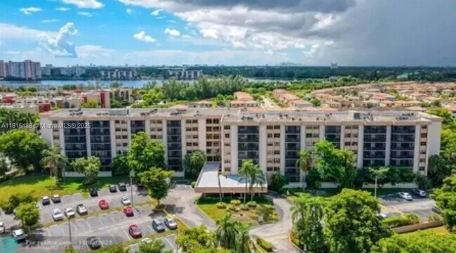 Foto del edificio - 900 NE 195th St