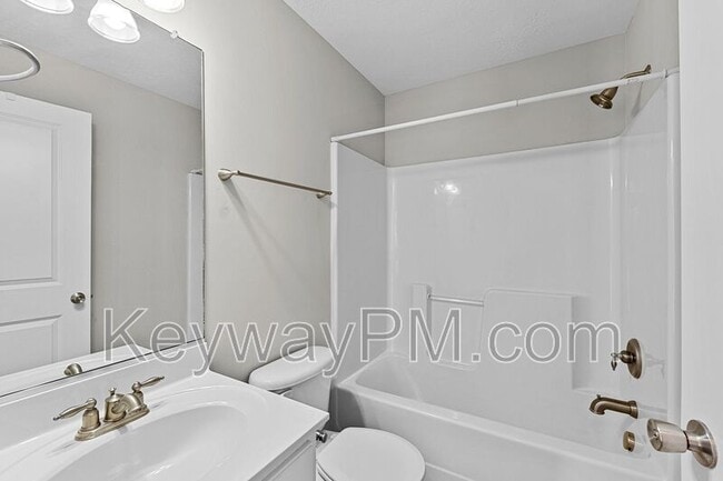 Building Photo - 808 Tyler Woods Dr