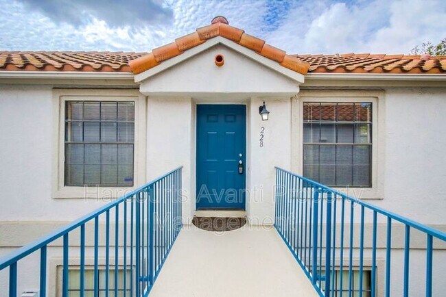 Foto del edificio - 10331 Azuaga St