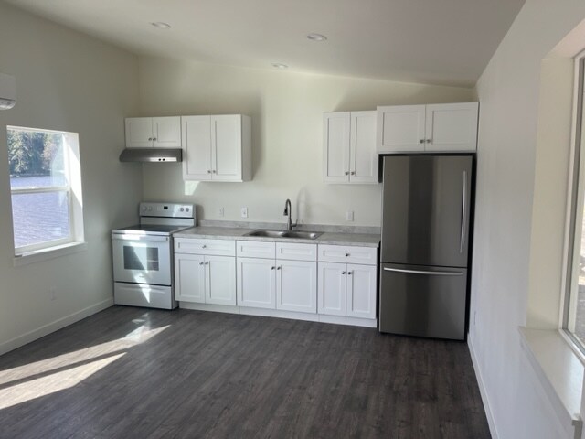 Foto del edificio - 6670 Long Lake Rd SE