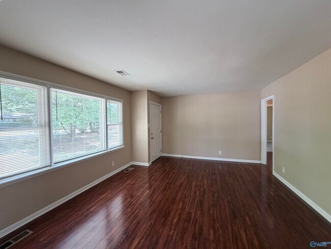 Foto del edificio - 2205 Glen Iris Rd NW