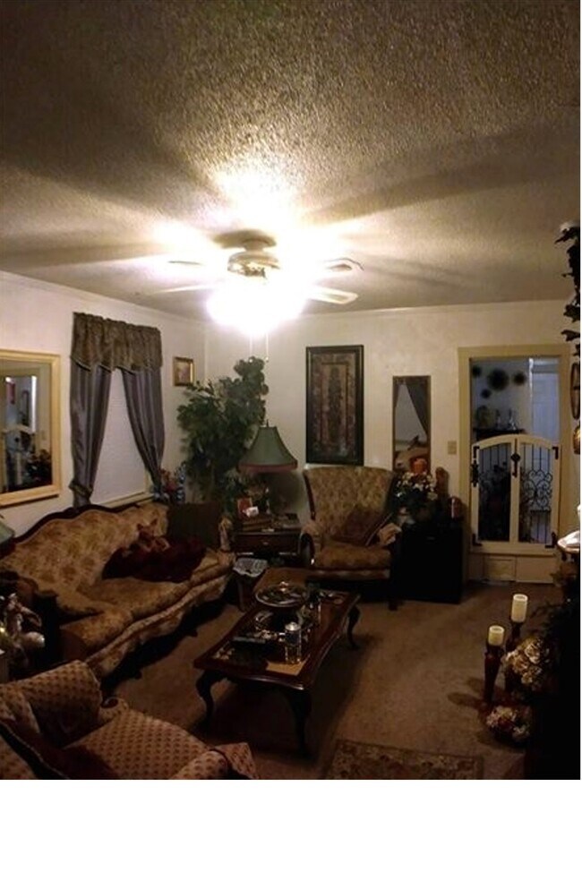 Building Photo - 1812 N Madison St