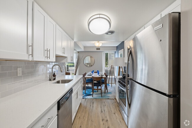 1BR, 1BA - 748SF - Kitchen - Metropolitan Doylestown