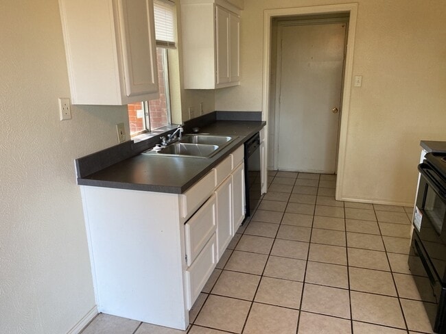 Building Photo - Arlington 3/2.5/2 duplex coming soon.