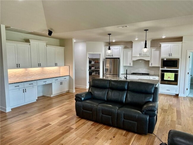 Building Photo - 4203 SW Wheatgrass Blvd