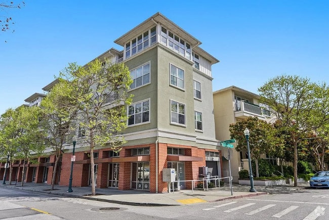 2030 N Pacific Ave