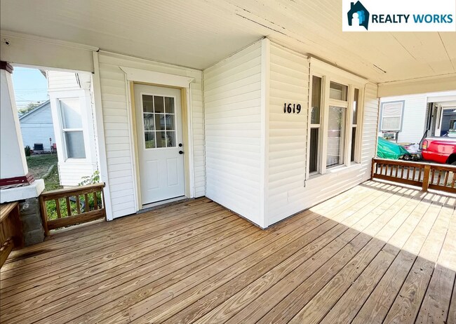 Foto del edificio - Large 5 Bedroom House!