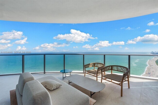 Foto del edificio - 15701 Collins Ave