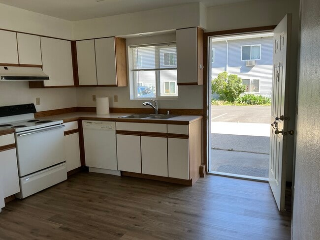 looking into kitchen from LR - Castle Grove