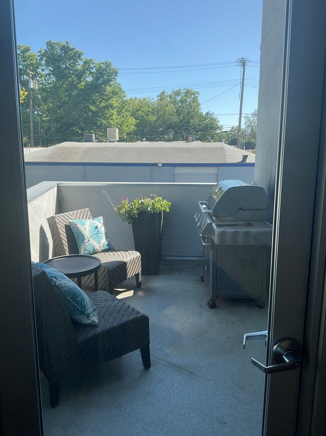 Balcony off great room - 300 20th St