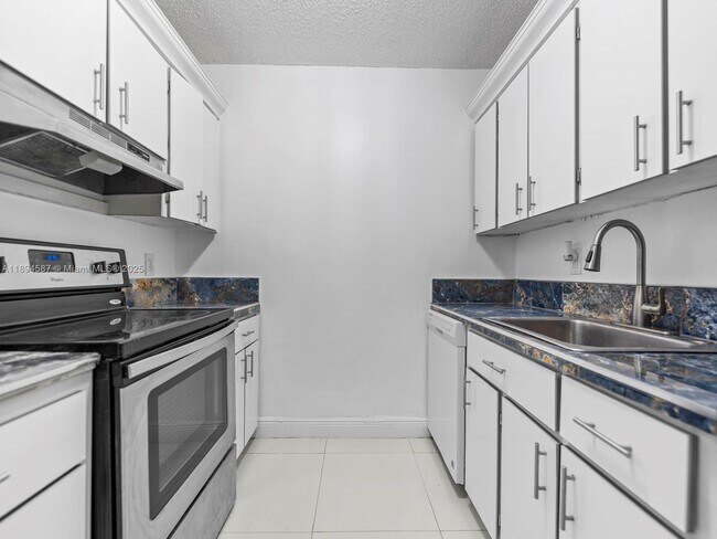 Foto del edificio - 8260 SW 210th St