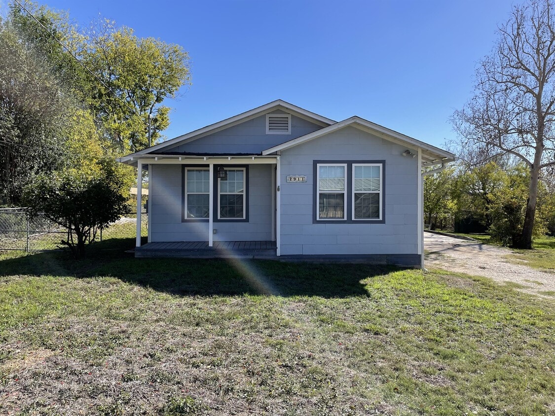 2911 Sunset Dr, New Braunfels, TX 78130 House Rental in New Braunfels