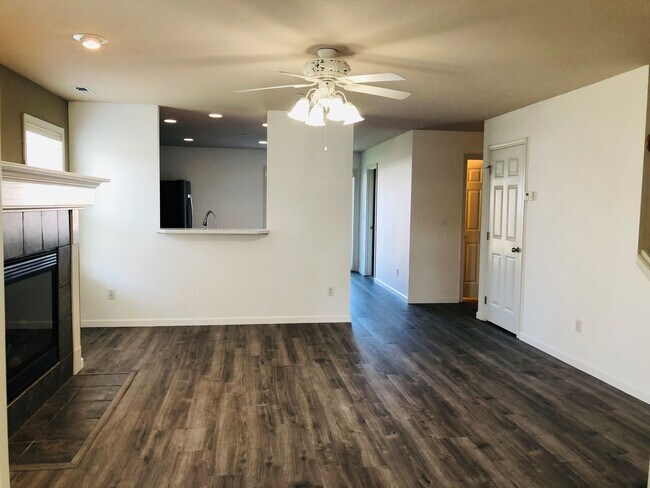 Foto del edificio - Lovely DuPont home, 3 beds, 2.5 baths