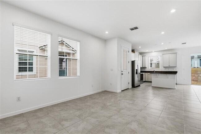 Foto del edificio - 1124 Lakeshore Breeze Pl