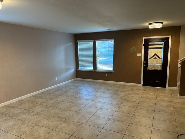 Foto del edificio - 327 Remington Heights Dr