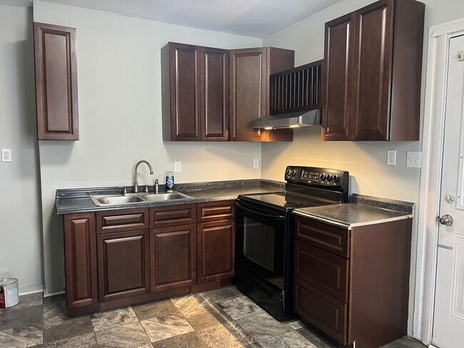 Building Photo - 3bd half a double in Bloomsburg School Dis...