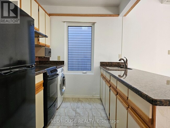 Building Photo - 37 Connaught Ave