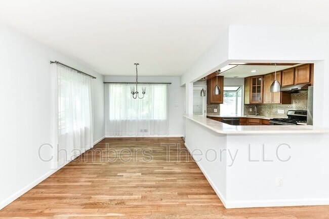 Foto del edificio - 821 Ninovan Rd SE