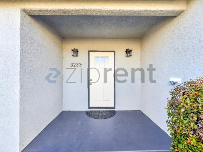 Building Photo - 3233 Easy Ave