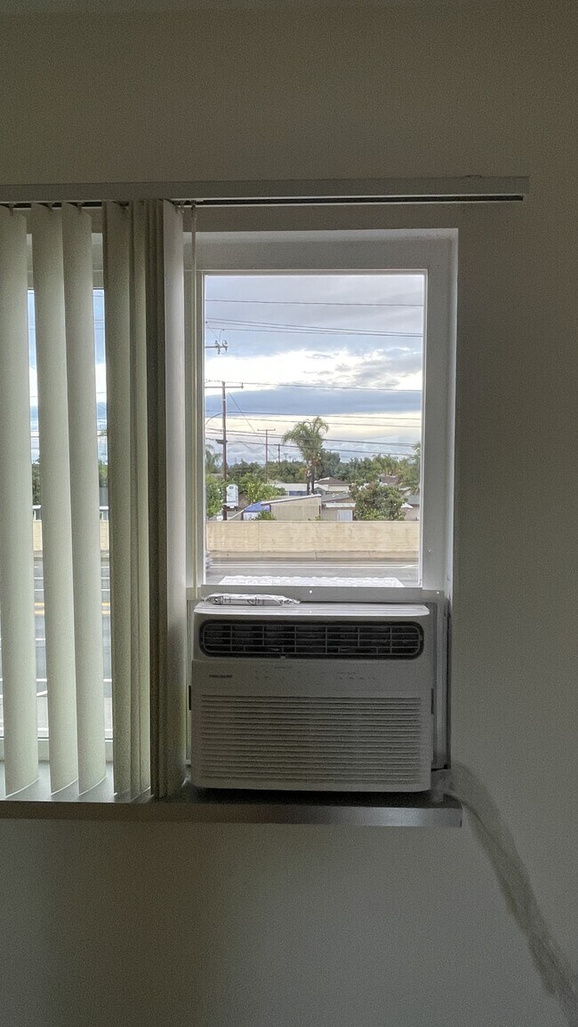 Foto del edificio - 7702 Chapman Ave