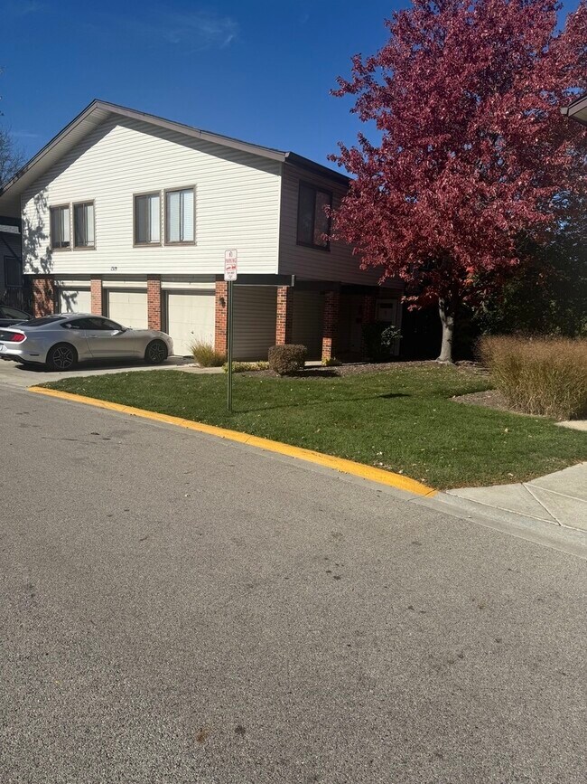 Foto del edificio - 1319 Kingsbury Dr