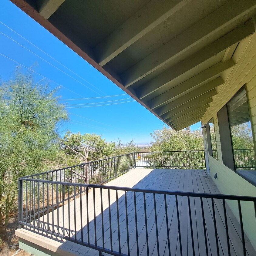 Primary Photo - 60111 Alta Loma Dr