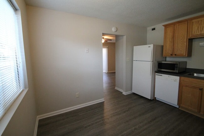 Building Photo - 1635 Cedarview Ct