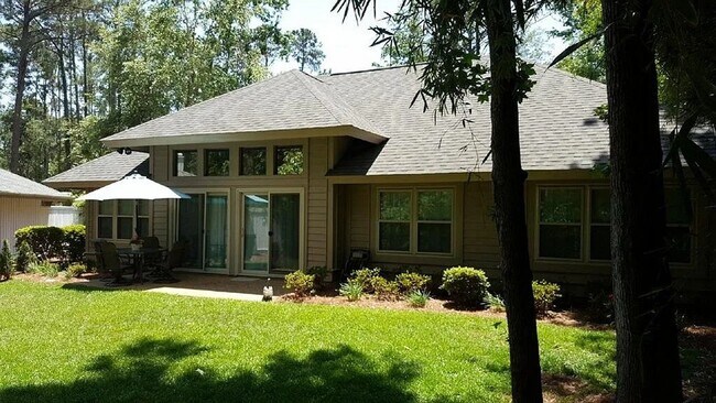 Foto del edificio - 30 Chickadee Rd
