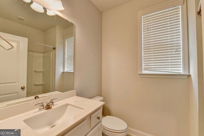 Foto del edificio - 3335 Fall Branch Ln