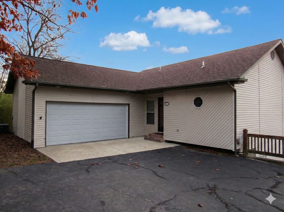 Primary Photo - Lakefront house with Cove Protection
