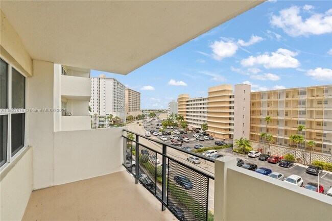 Building Photo - 401 Golden Isles Dr