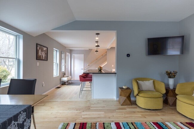 Foto del edificio - 136 Topsfield Rd