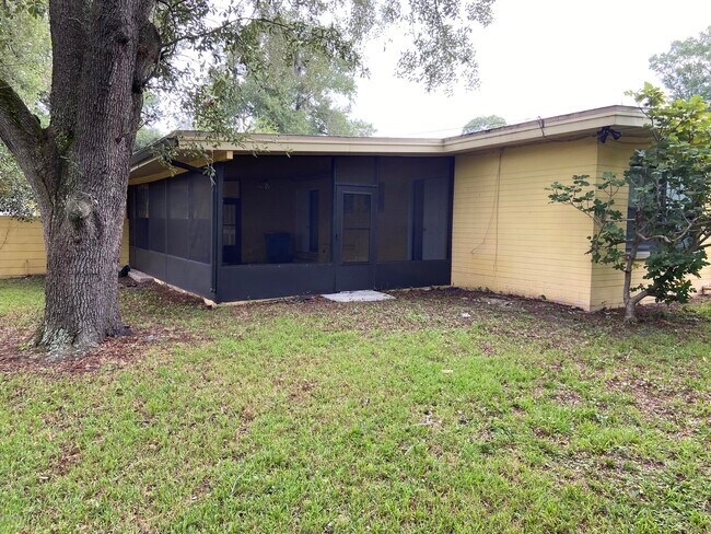 Building Photo - 7990 Carlotta Rd S