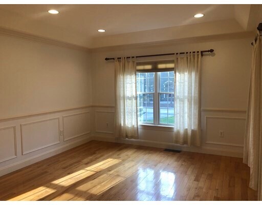 Building Photo - 60 Manor Ave