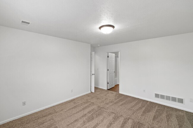 Foto del edificio - Cattail Lane Townhomes