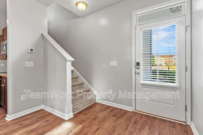 Foto del edificio - 145 Stoney Creek Way