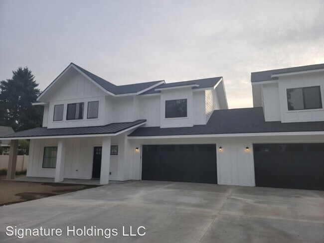 Building Photo - 4 br, 2.5 bath House - 12112 N. Freya St.