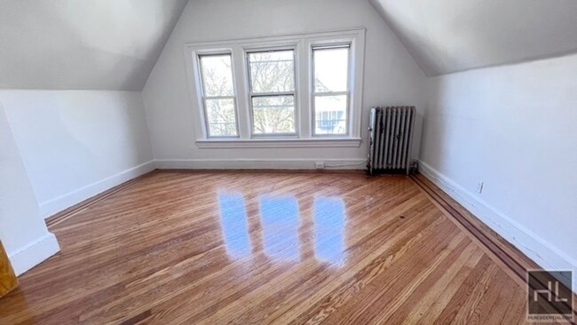 Building Photo - VERY BRIGHT ,COZY AND NEWLY RENOVATED 2 BE...
