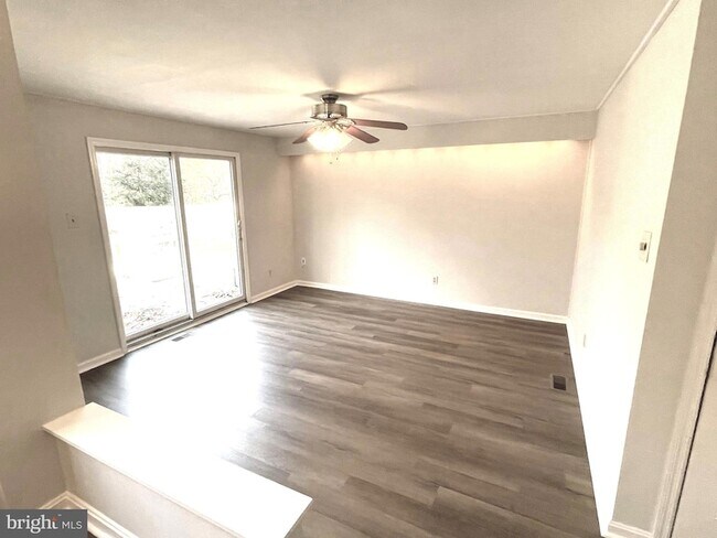 Foto del edificio - 1717 Red Oak Rd