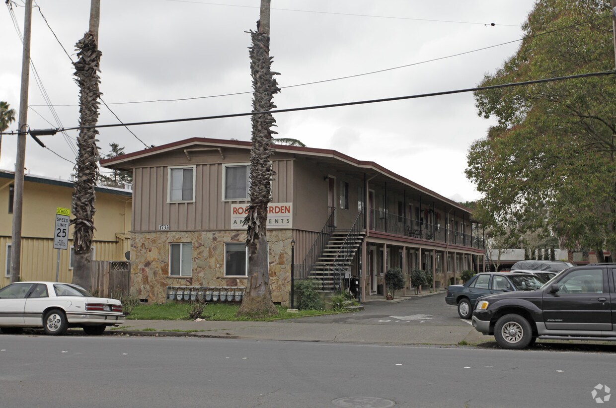 Primary Photo - 1733 Lincoln Ave