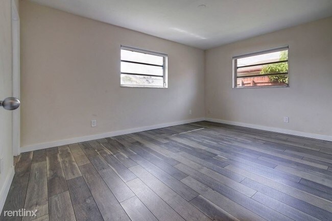 Building Photo - 780 NE 46th Ct