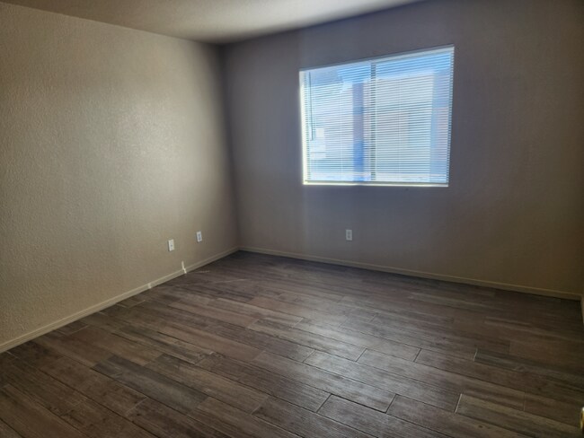 Building Photo - 406 Vassar Ct