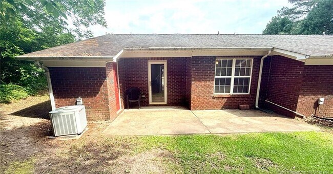 Foto del edificio - 522 Longview Dr