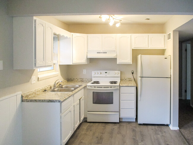Updated kitchen. New stove/oven, fridge, etc. - 8000 E 88th Ter